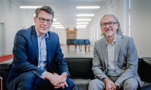Wissenschaftsminister Markus Blume und Prof. Dr. Andreas Kassler