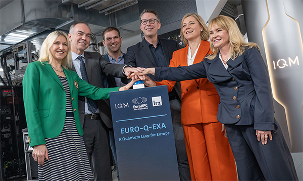 (v.l.n.r.): Staatssekretärin Dr. Silke Launert, Prof. Dr. Dieter Kranzlmüller, Maximilian Böltl, MdL, Wissenschaftsminister Markus Blume, Henna